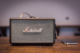 Lợi ích giữa hàng xách tay và hàng chính hãng